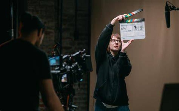 Background actors - How To Discuss