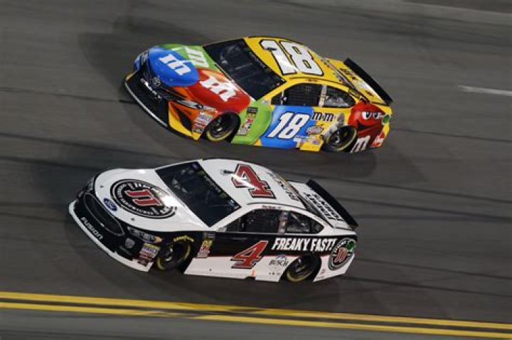 How Fast Do Nascar Cars Go