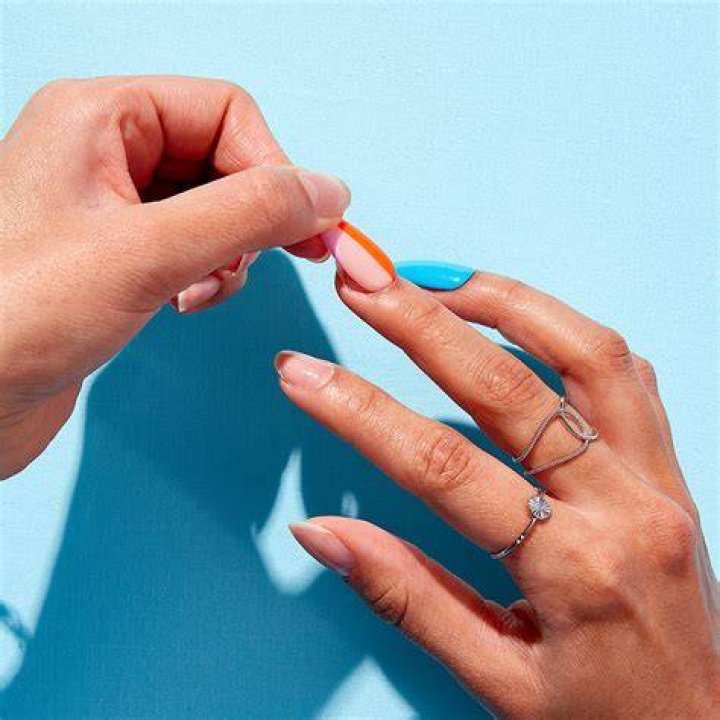Red nails - How To Discuss